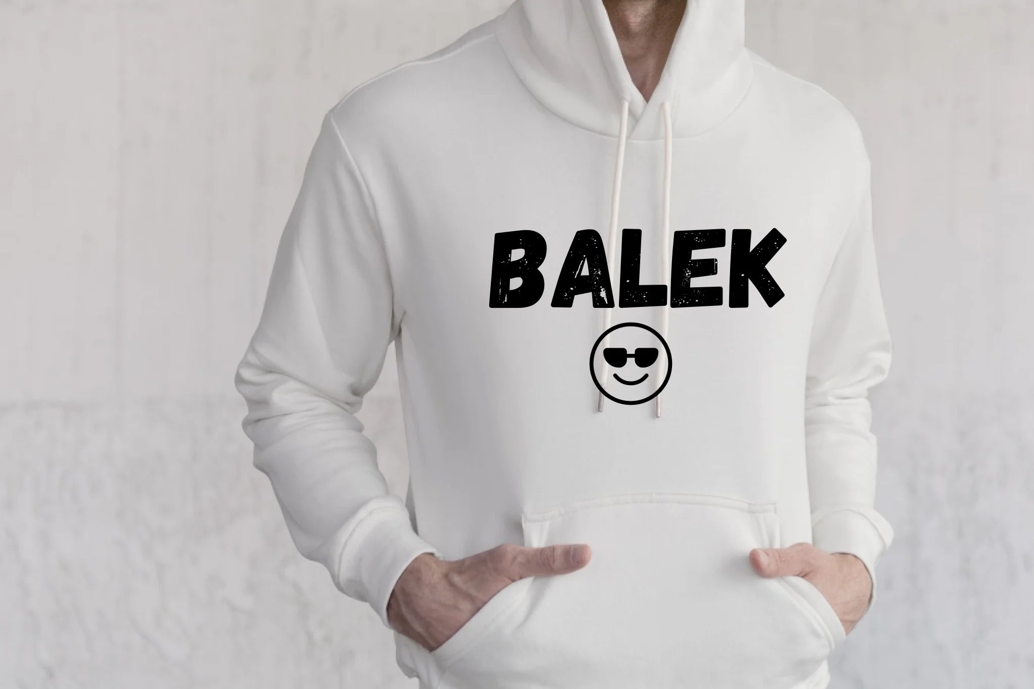 sweat-a-capuche-a-la-mode-blanc-shooting-de-mode-pour-hommes-de-style-urbain