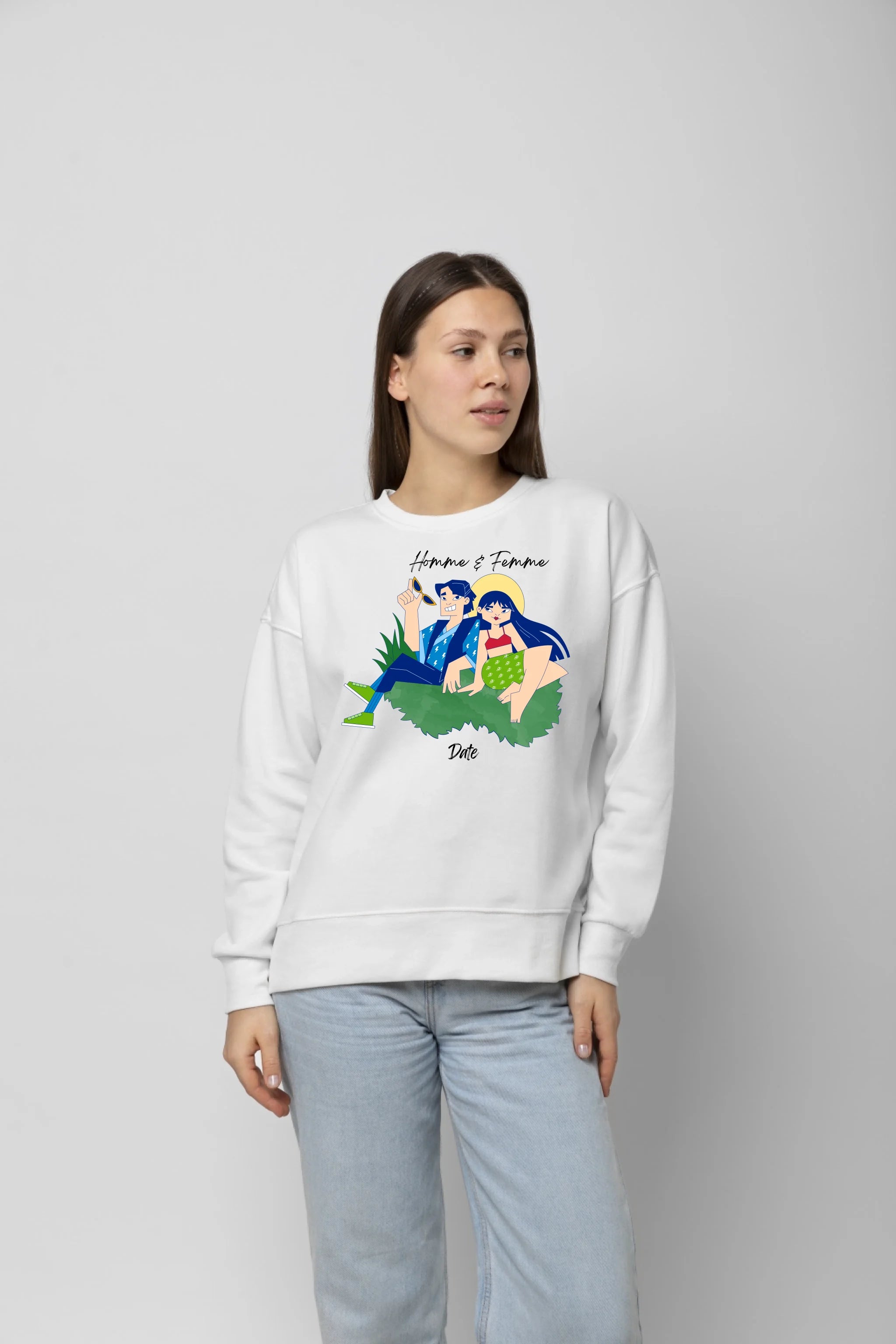 jeune-personne-portant-une-maquette-de-sweat-a-capuche